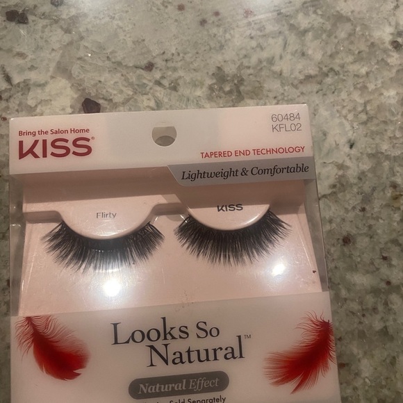LAVAA Los Angeles Flirty Lash Set 3D Mink Eyelash and get 3 for free - Picture 5 of 7